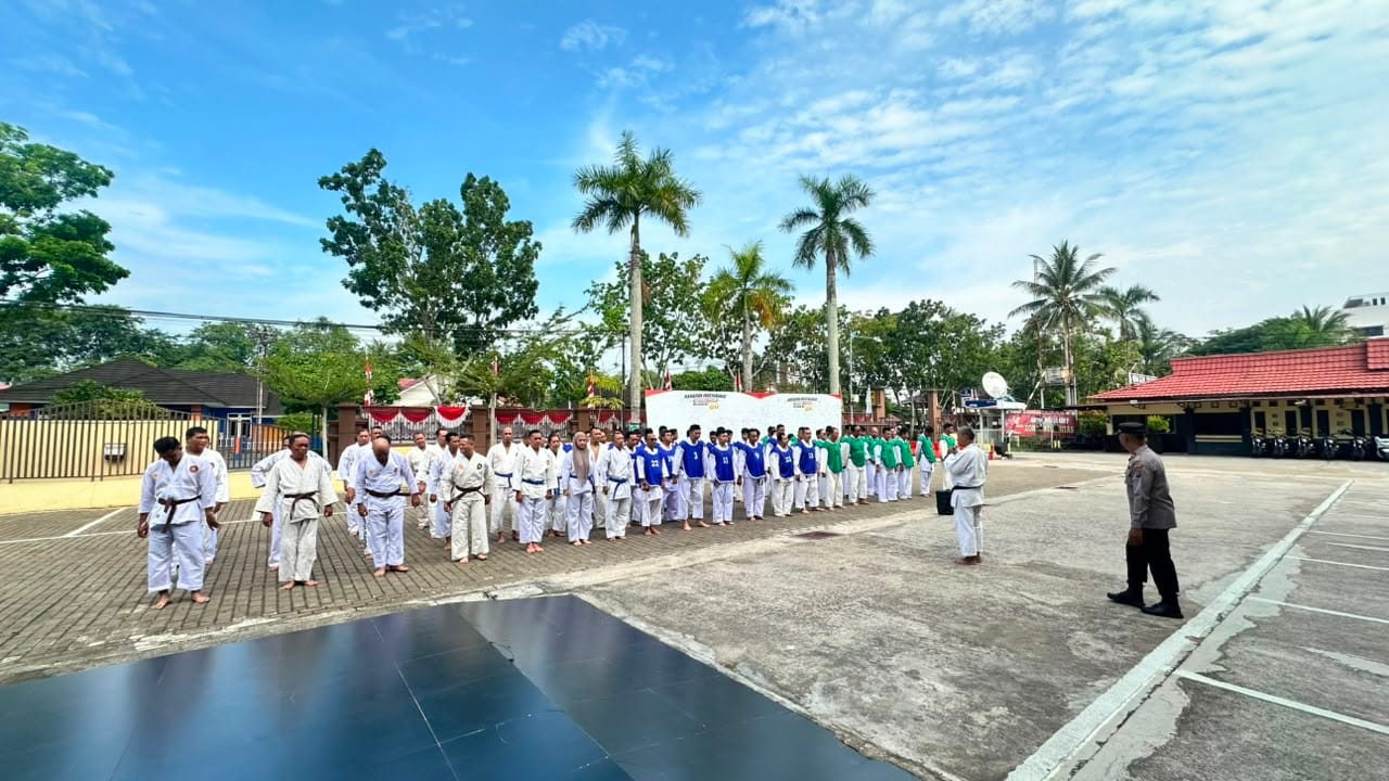 Menuju Kenaikan Pangkat, Personel Polresta Pontianak Ikuti Ujian Bela Diri Polri yang Digelar Bag SDM