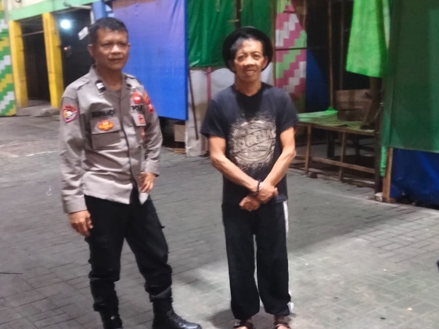 Polsek Pontianak Kota Intensifkan Patroli Dialogis di Pasar Tengah untuk Ciptakan Situasi Kamtibmas yang Kondusif