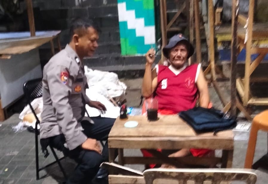 Patroli Dialogis di Pasar Tengah, Polsek Pontianak Kota Tingkatkan Sinergi dan Harkamtibmas Bersama Warga