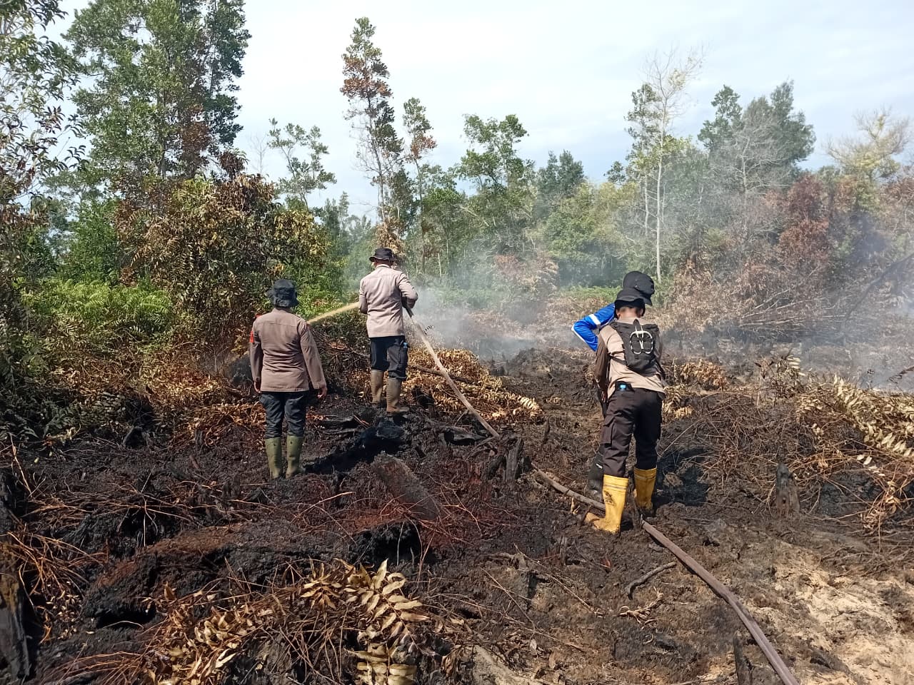 Di Balik Lelah untuk Kemanusiaan, Terselip Doa Agar Hujan Segera Datang