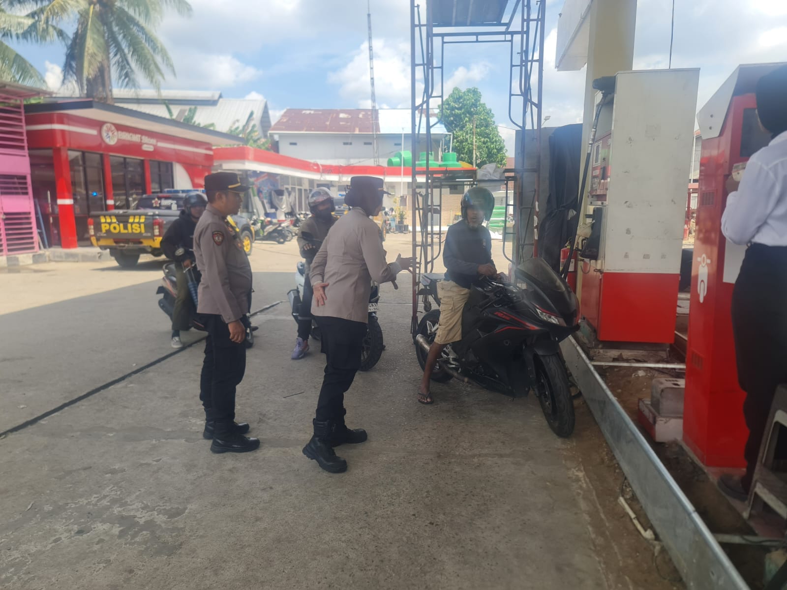 Pastikan Distribusi BBM Lancar, Kapolsek Pontianak Selatan Tinjau Langsung Kondisi SPBU