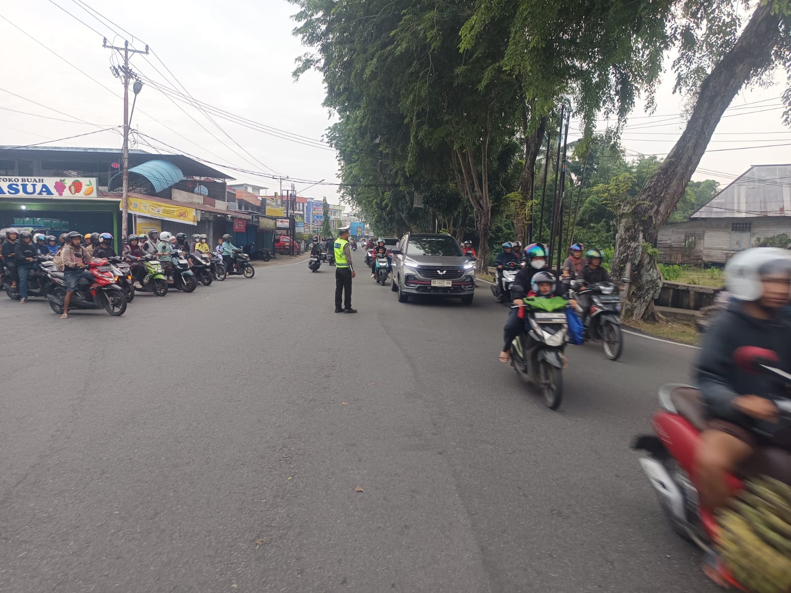 Polsek Pontianak Kota Intensifkan Pengaturan Lalu Lintas di Simpang Jalan Ali Anyang–Jalan Putri Dara Hitam