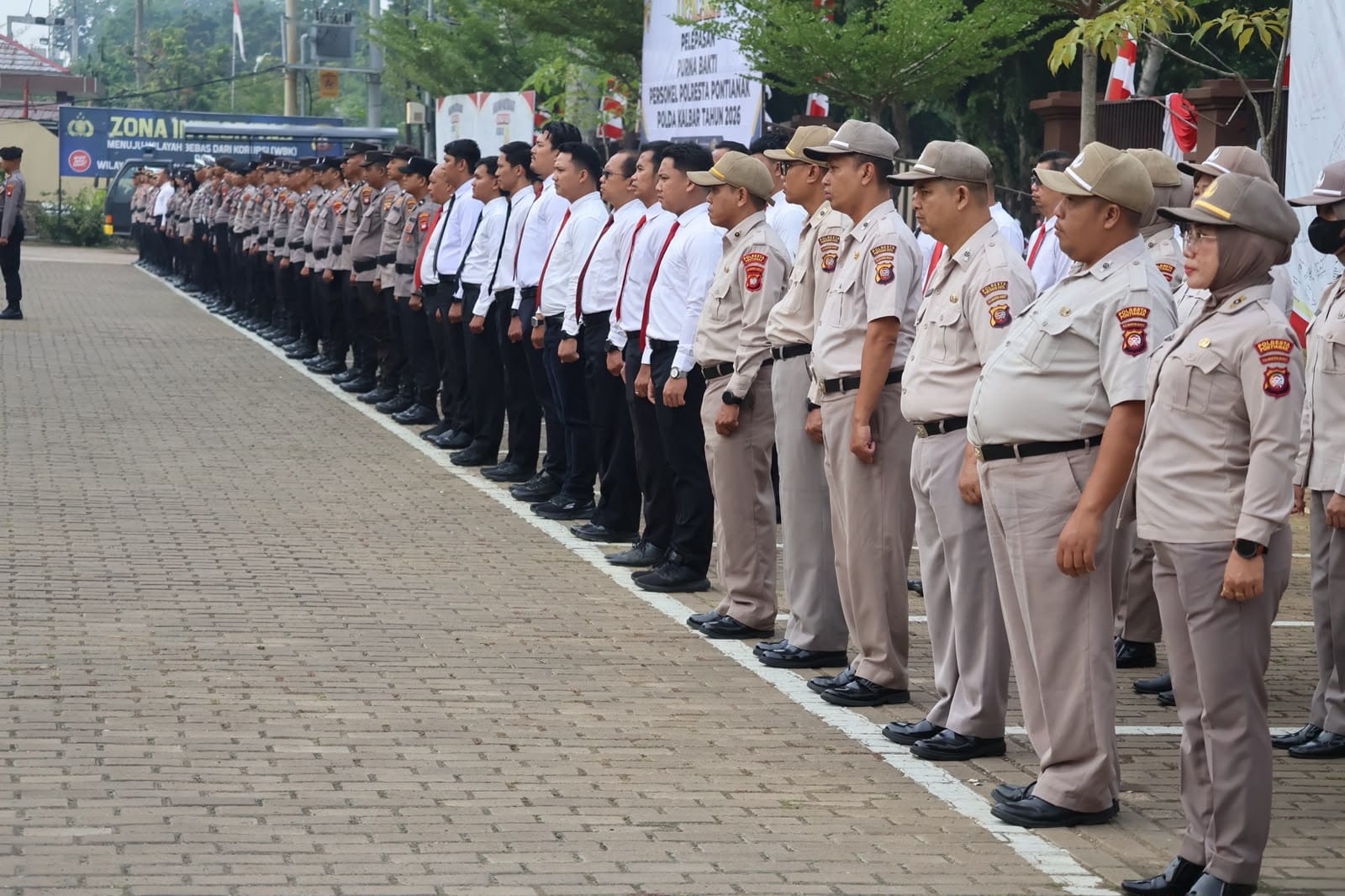 Penuh Khidmat, Kapolresta Pontianak Pimpin Apel Purna Bhakti Personel Polresta Pontianak