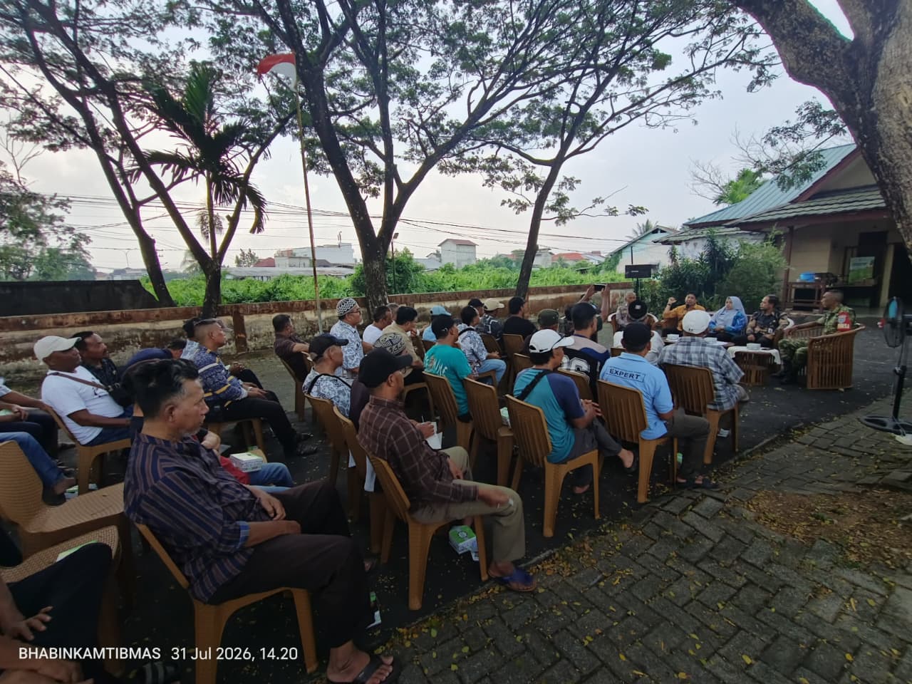 Pererat Sinergitas dengan Pemerintah Kelurahan, Bhabinkamtibmas dan Babinsa Hadiri Pisah Sambut Lurah Tanjung Hilir