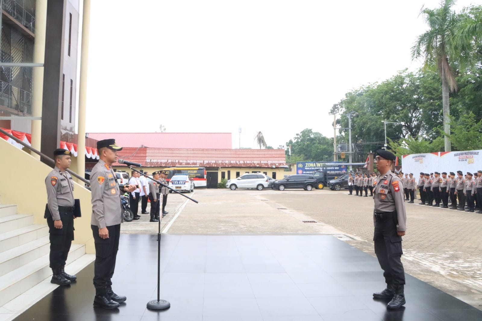 Wujud Penghargaan atas Kinerja Humanis, Kapolresta Pontianak Beri Apresiasi kepada Personel Berprestasi