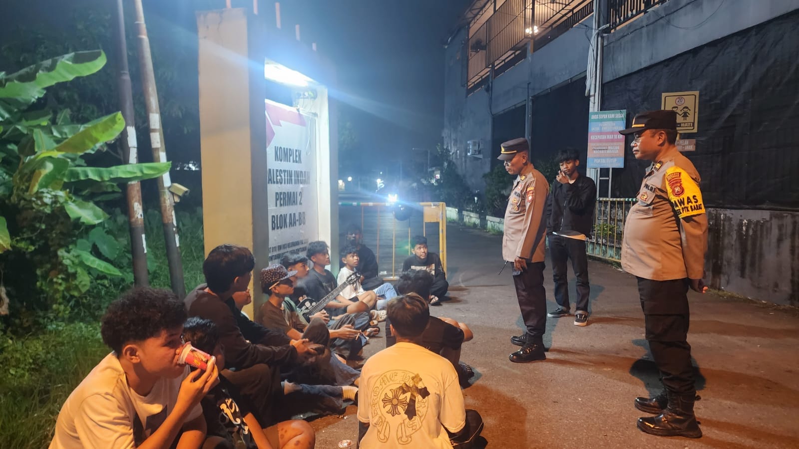 Patroli Malam Minggu Aman, Polsek Pontianak Barat Berikan Himbauan Kamtibmas Antisipasi Tawuran dan Balap Liar