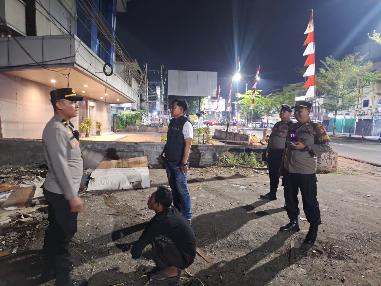 Tim Enggang Polresta Pontianak Gerak Cepat Tindak Lanjuti Laporan 110, Terduga Pencuri Besi Bekas Diamankan