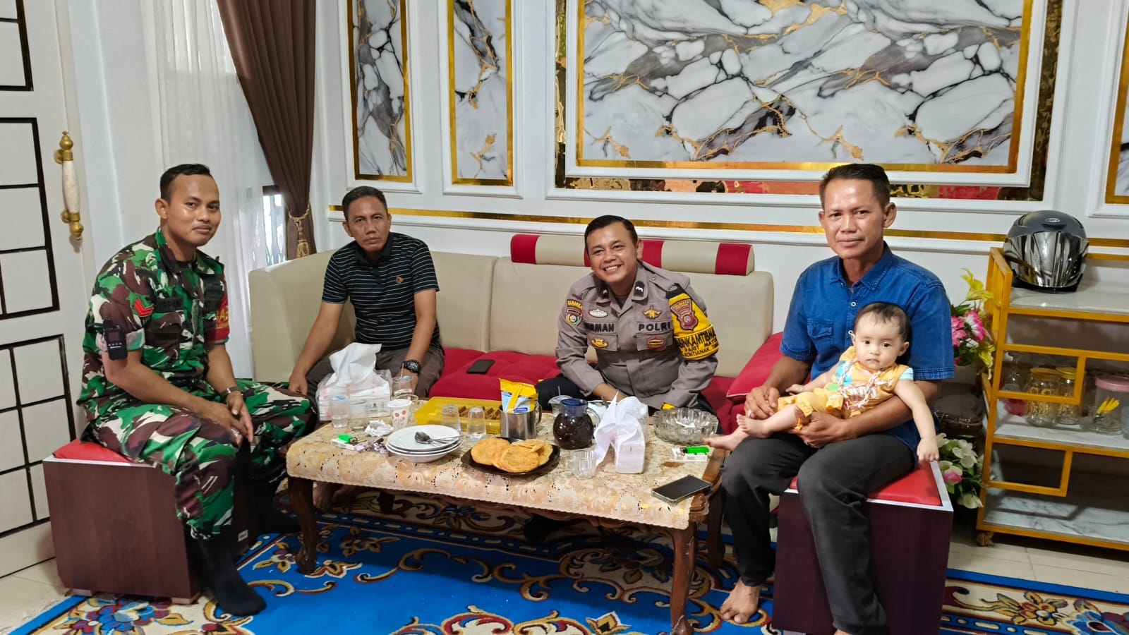 Mediasi Humanis Bhabinkamtibmas Parit Mayor dan Babinsa Berhasil Ciptakan Situasi Aman dan Kondusif