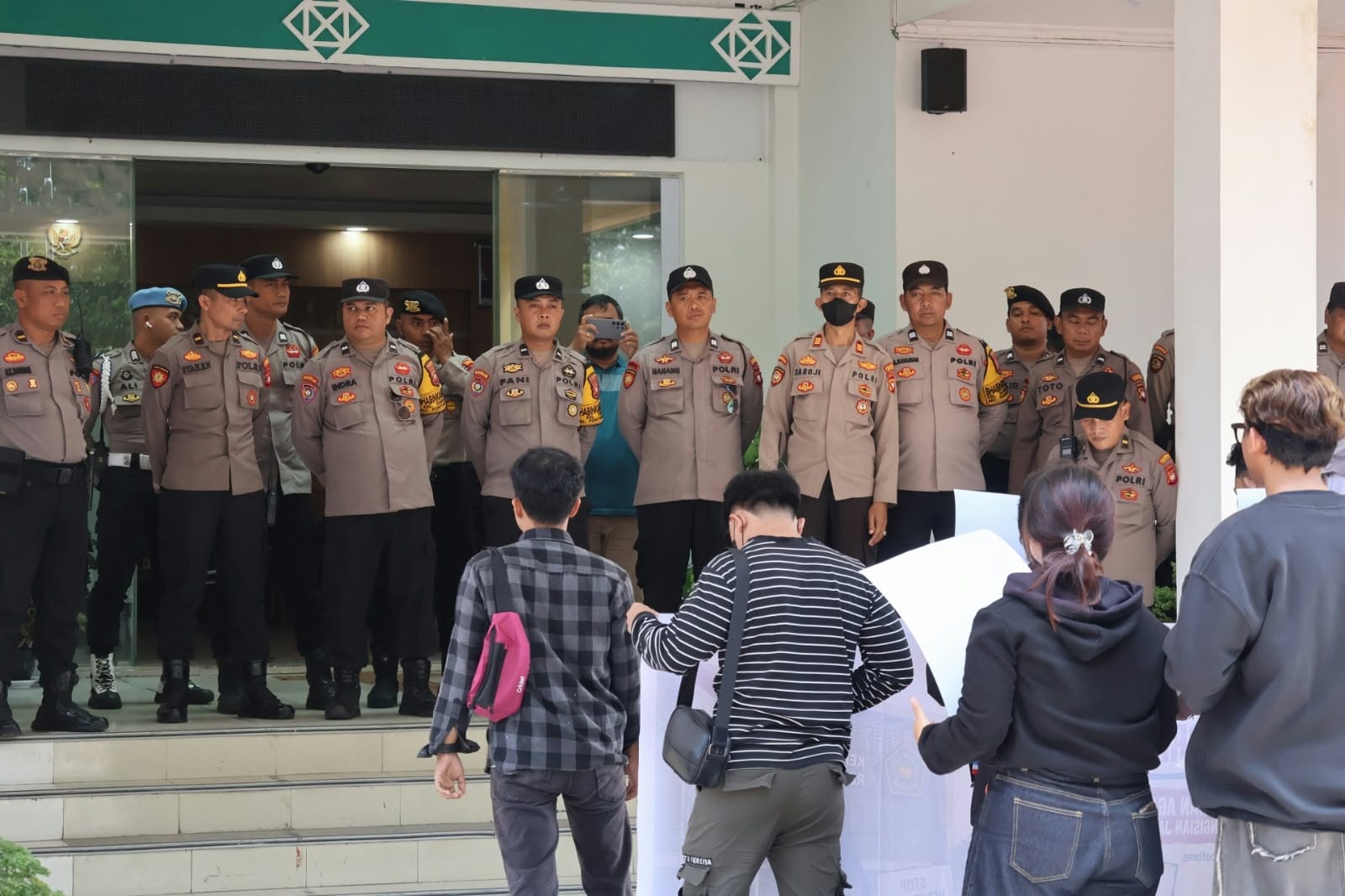 Polresta Pontianak Kawal Aksi AMPD di Kantor Kemenag Kalbar, Penyampaian Aspirasi Berlangsung Damai
