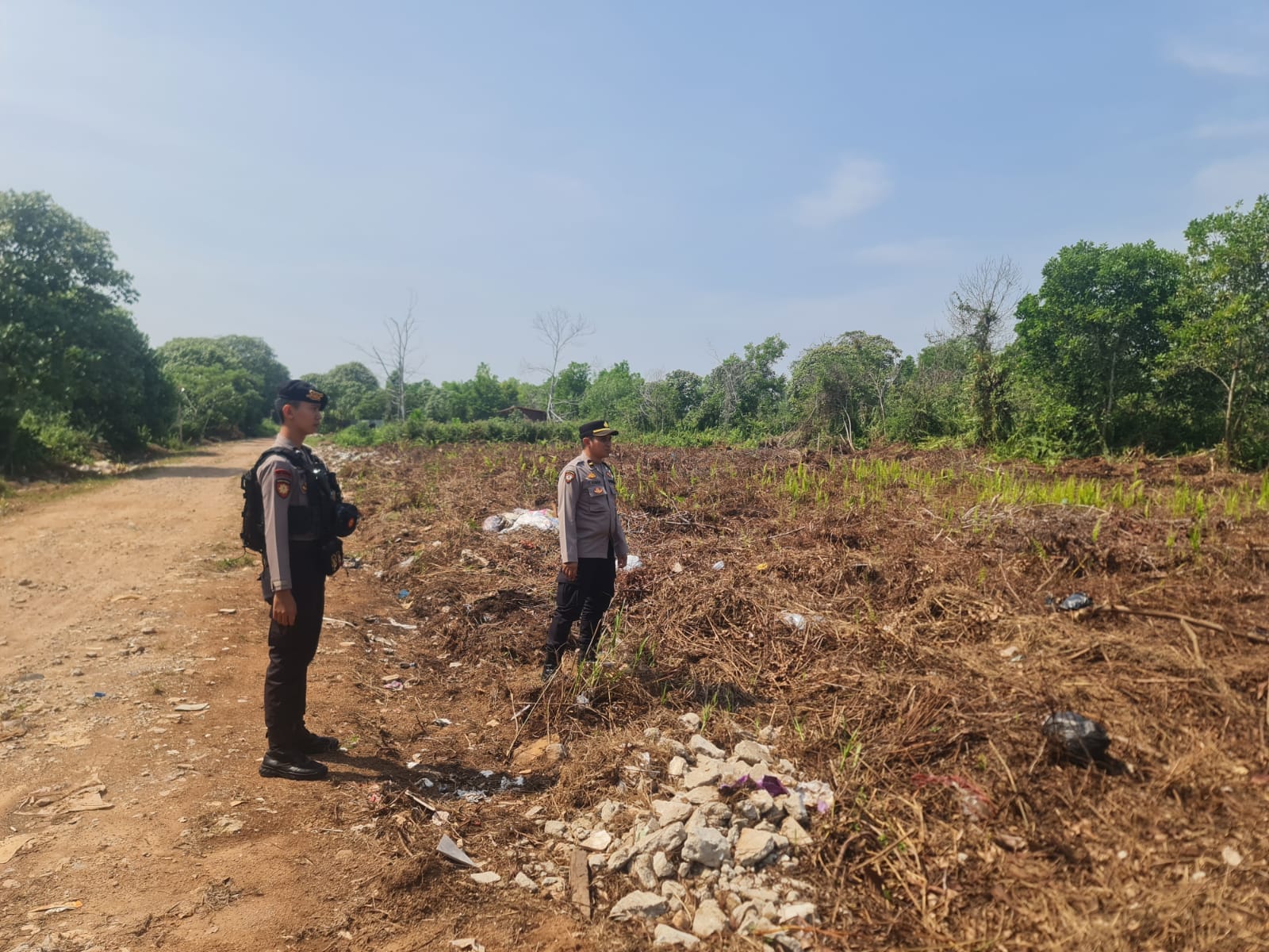 Kapolsek Pontianak Selatan Pimpin Patroli Karhutla, Pastikan Wilayah Jalan Perdana Bebas Titik Api.