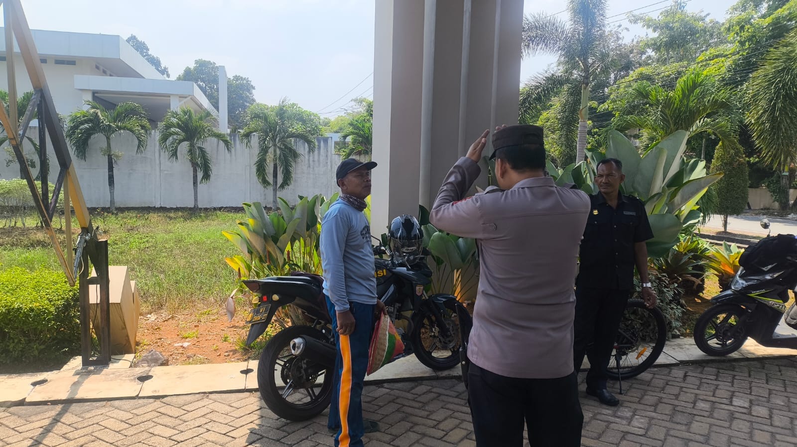 Patroli Enggang Polsek Pontianak Kota Sambangi Satpam Green Mansion, Perkuat Sinergi Jaga Keamanan Lingkungan