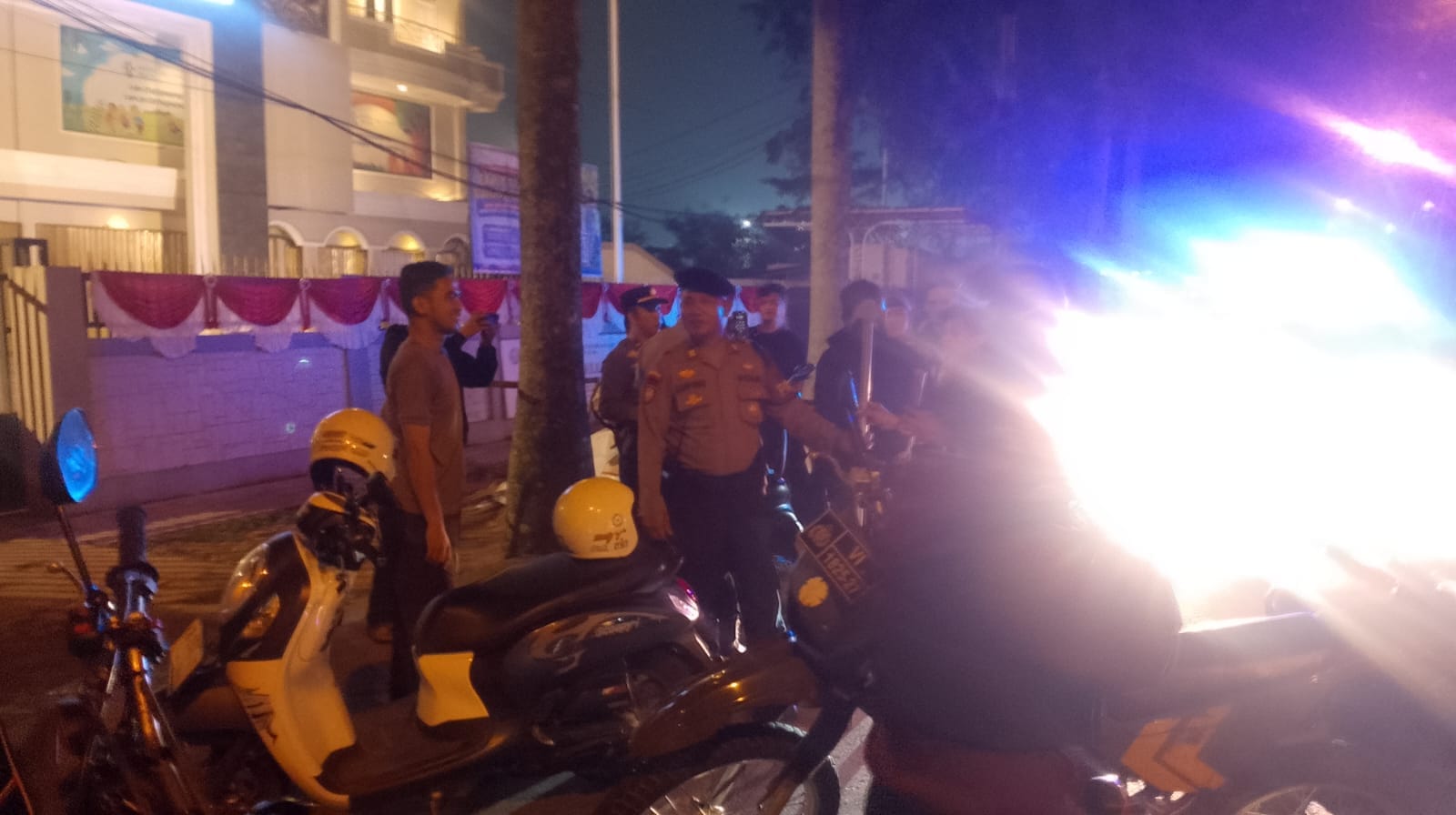 Cegah Tawuran Remaja, Patroli Enggang Resta Amankan Sabit dan Celurit di Jalan M.T. Haryono