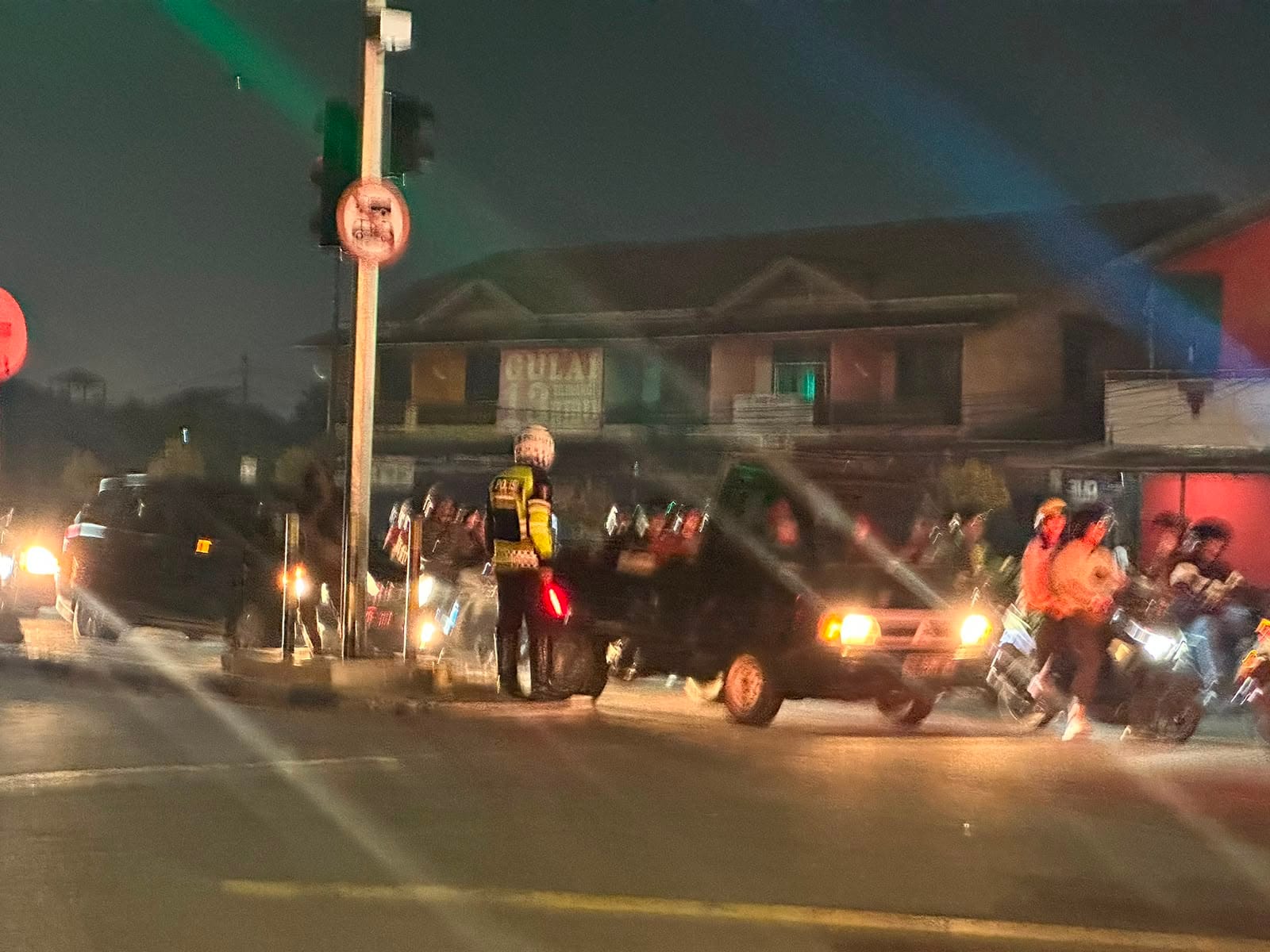 Polsek Pontianak Timur Intensifkan Pengaturan Lalu Lintas di Simpang Tanjung Raya