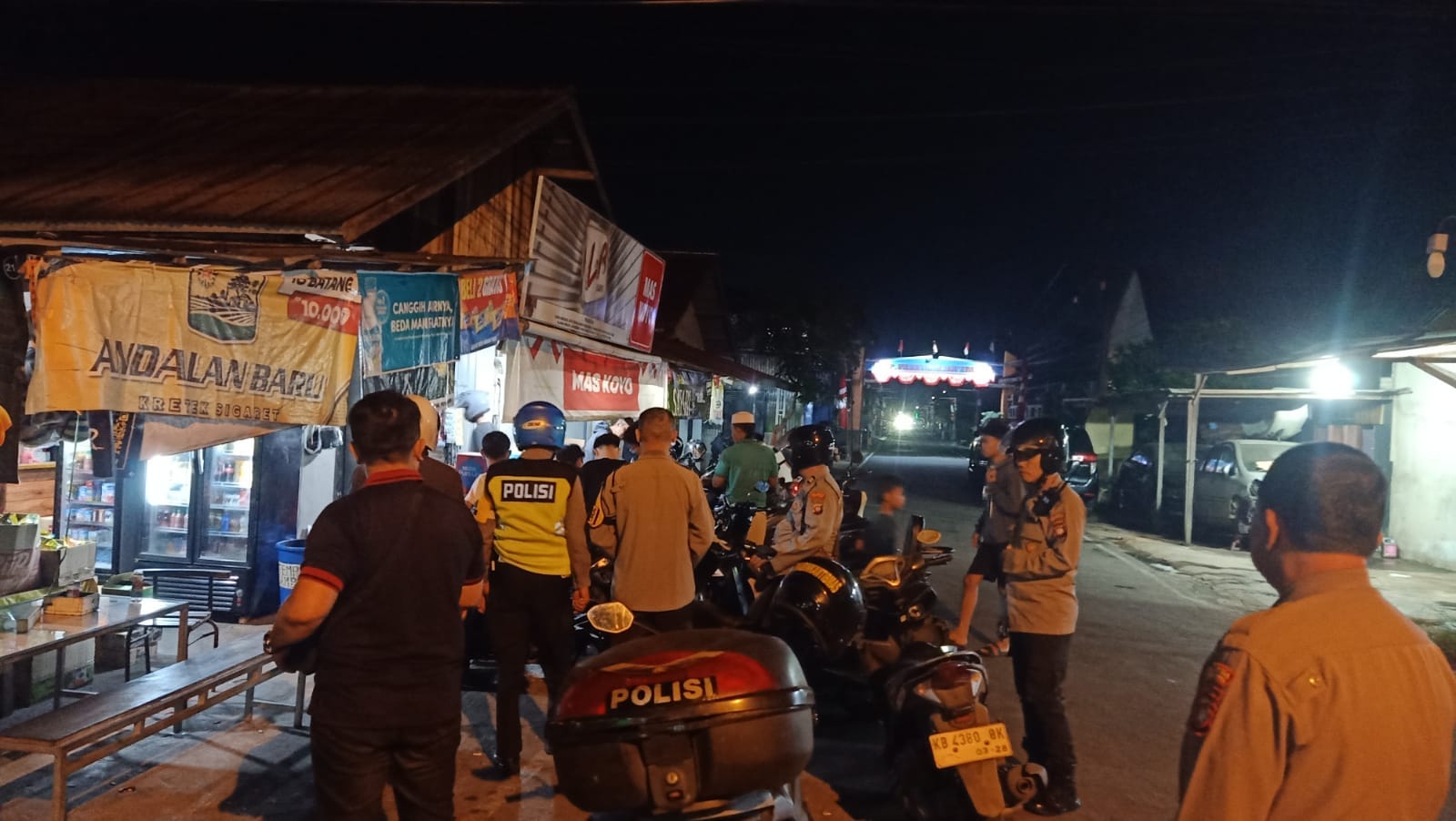 Patroli Malam Minggu, Polsek Pontianak Barat Tingkatkan Imbauan Cegah Tawuran dan Gangguan Kamtibmas