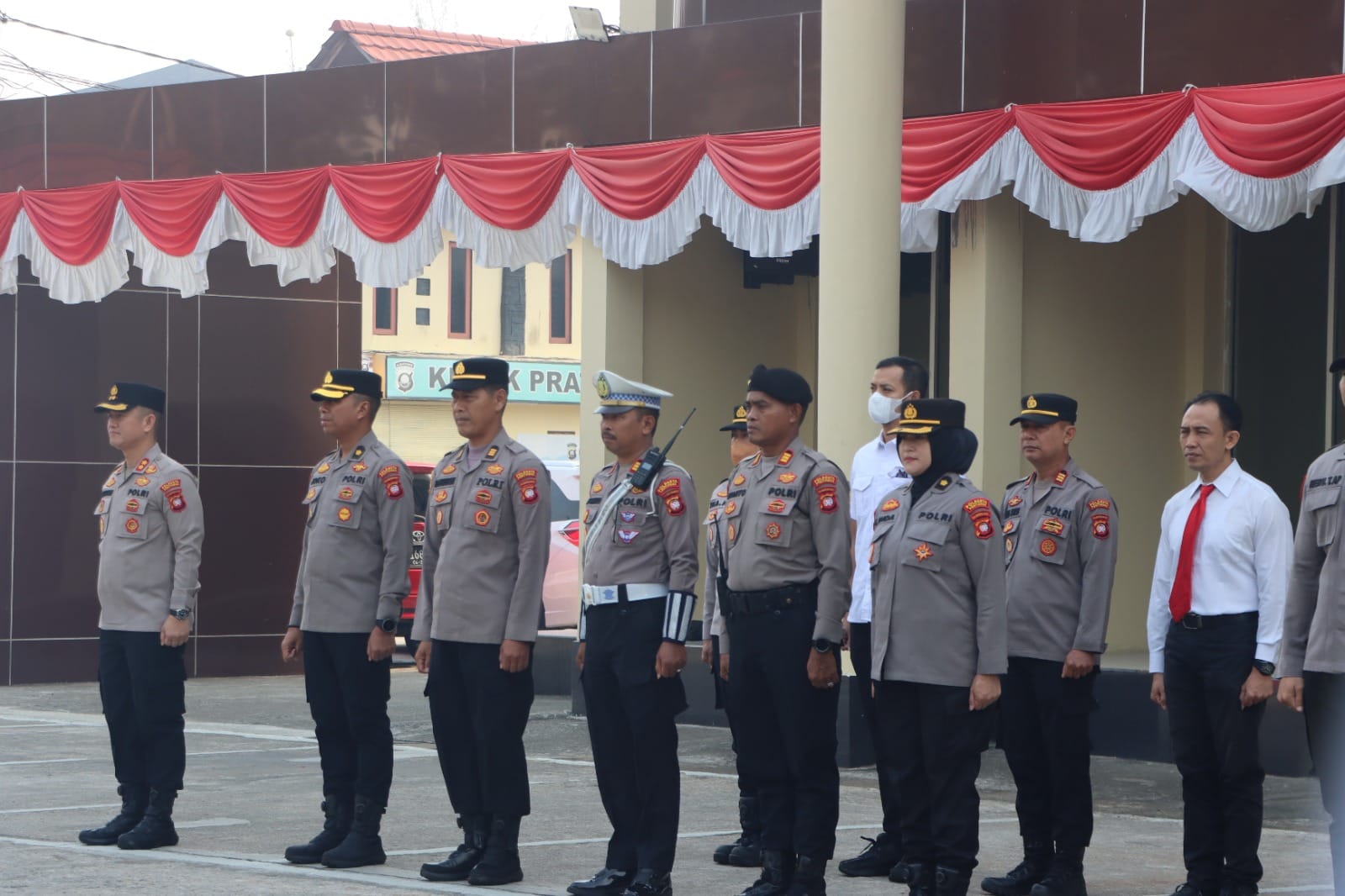 Pimpin Apel Jam Pimpinan, Kapolresta Pontianak Tekankan Pelayanan Terbaik kepada Masyarakat