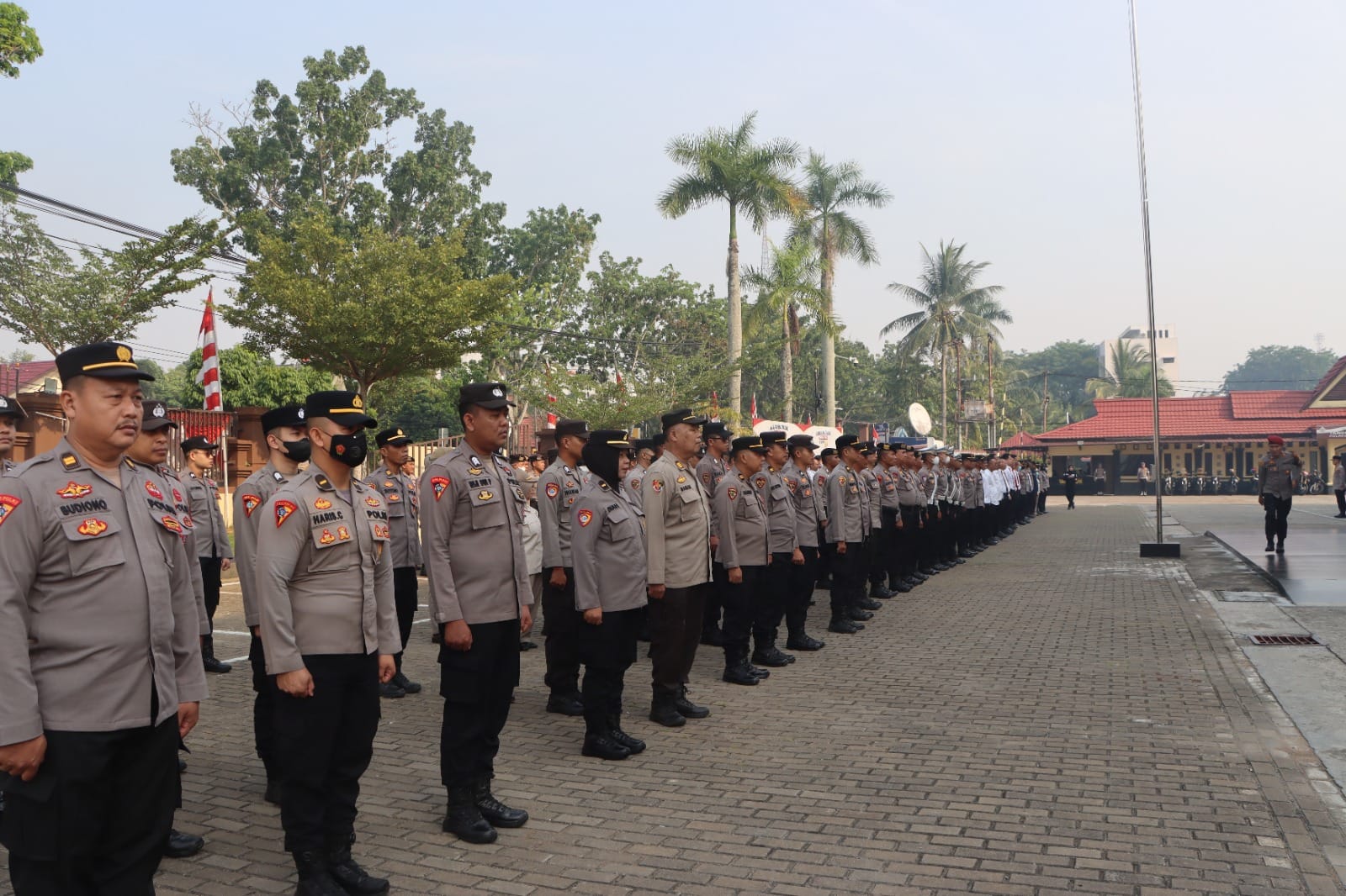 Apel Jam Pimpinan, Kapolresta Pontianak Ingatkan Personel Berikan Pelayanan Maksimal kepada Masyarakat