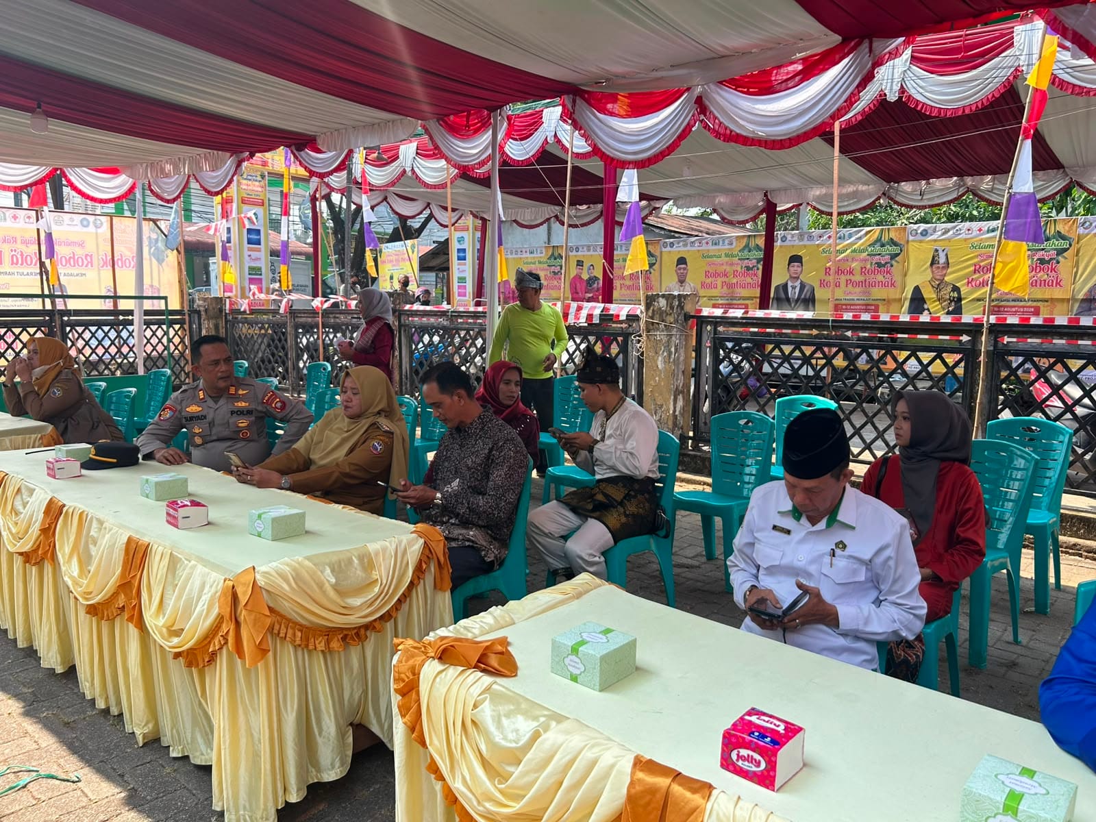 Festival Robo-Robo di Banjar Serasan Resmi Dibuka, Kapolsek Pontianak Timur Turut Hadir