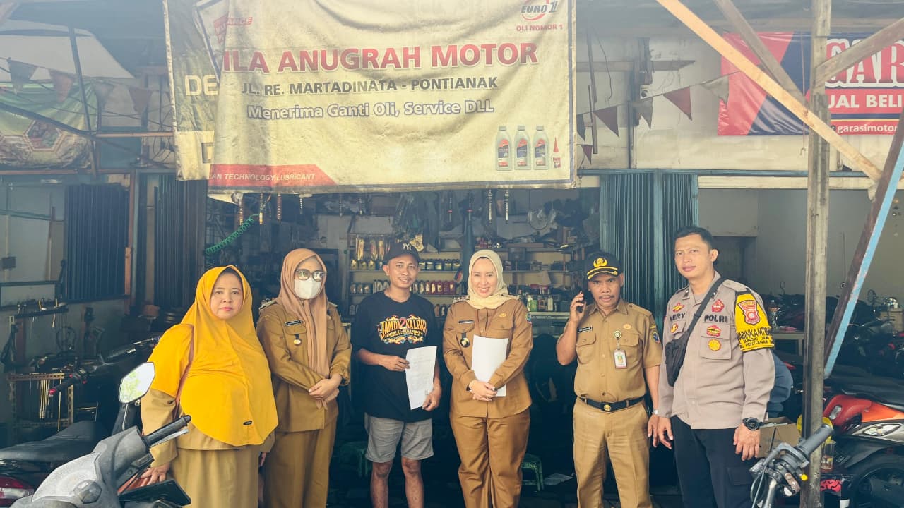 Jelang HUT Kemerdekaan RI, Bhabinkamtibmas Sei Jawi Luar Ajak Warga Kibarkan Bendera Merah Putih