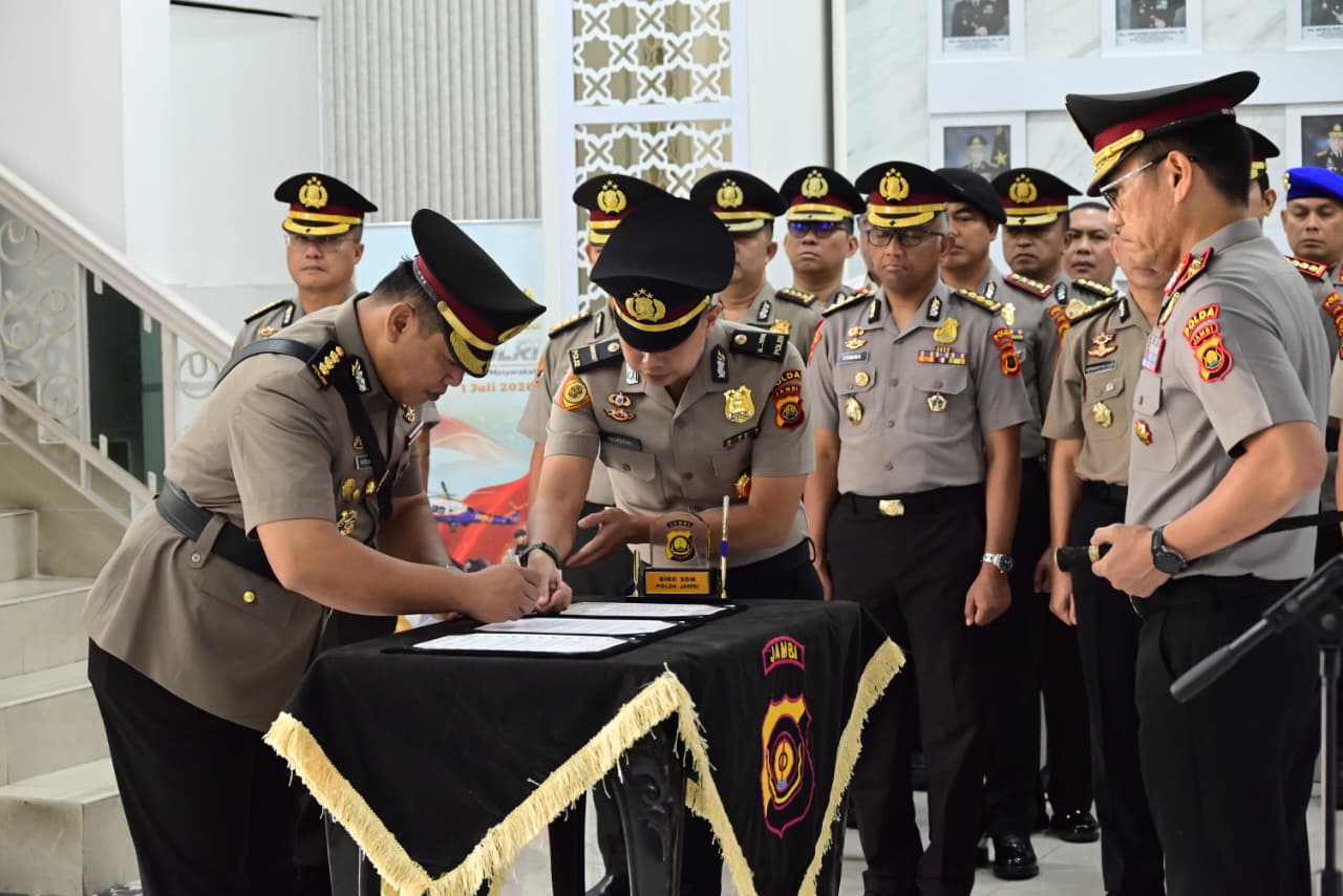 Kapolda Jambi Pimpin Sertijab Kabidkum, Tekankan Profesionalisme dan Integritas dalam Penegakan Hukum