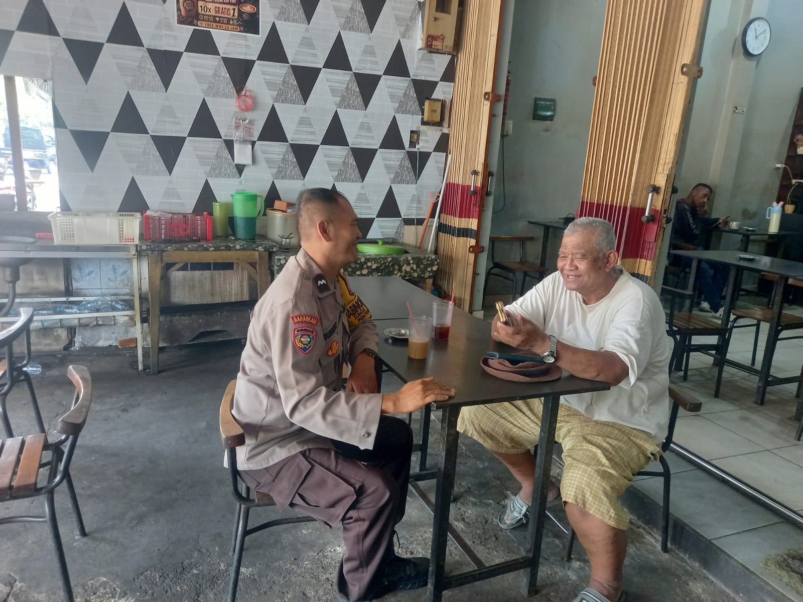 Bhabinkamtibmas Sei Jawi Dalam Aktif Sambangi Warga, Perkuat Pesan Kamtibmas