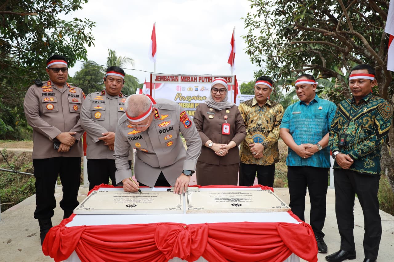 Polda Kalsel Resmikan 22 Jembatan Merah Putih Presisi, Bangun Akses Aman bagi Masyarakat