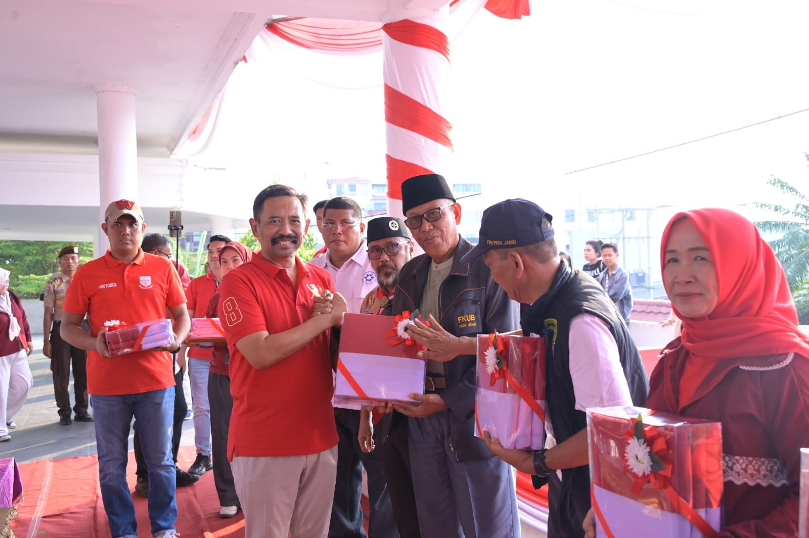 Wakapolda Jambi ikuti  Pemasangan 1.000 Bendera Merah Putih Sambut HUT ke-81 Kemerdekaan RI