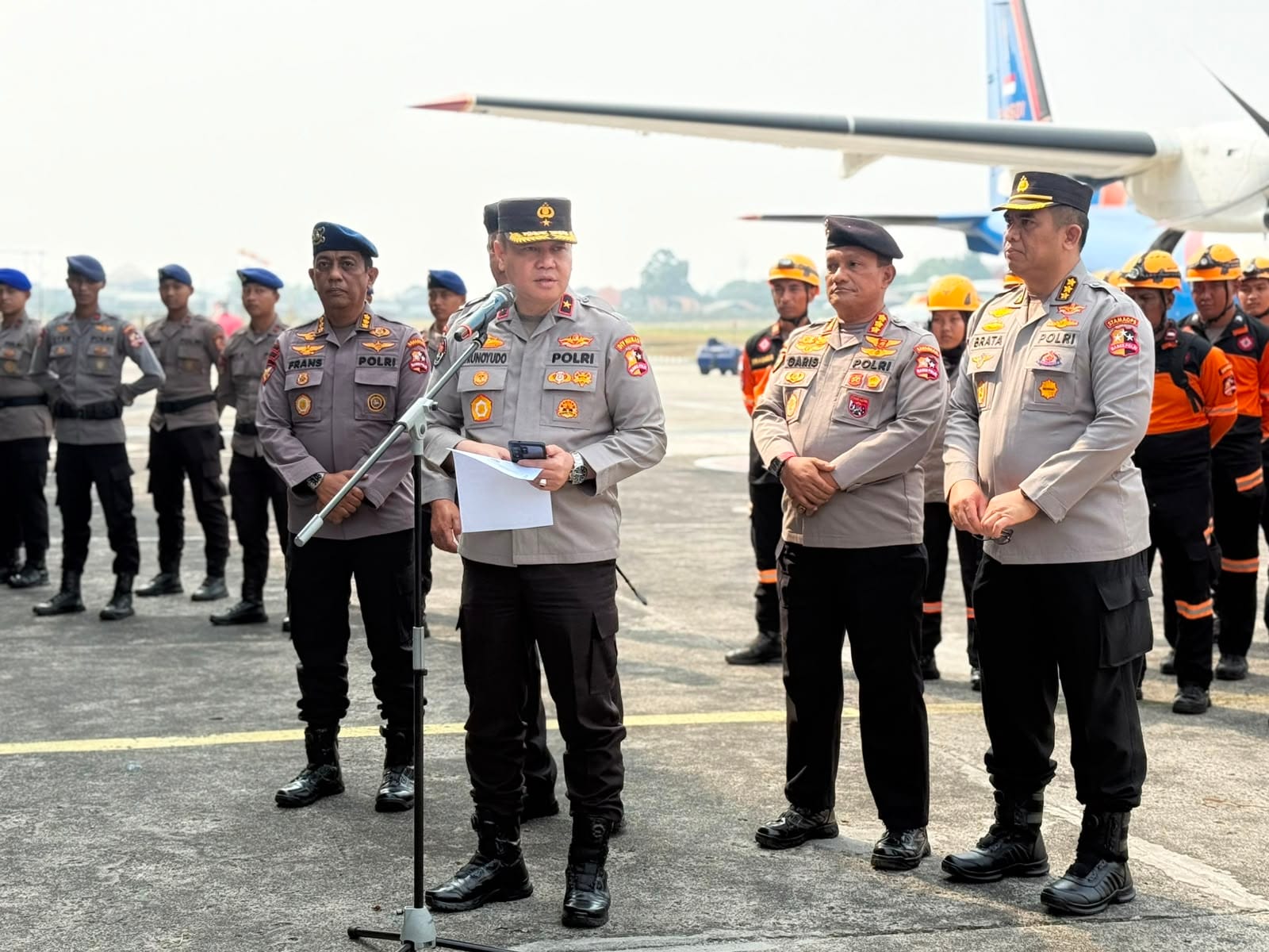 Terus Bergerak, Polri Kembali Kirim Personel K9 dan 2,5 Ton Logistik untuk Korban Gempa NTT