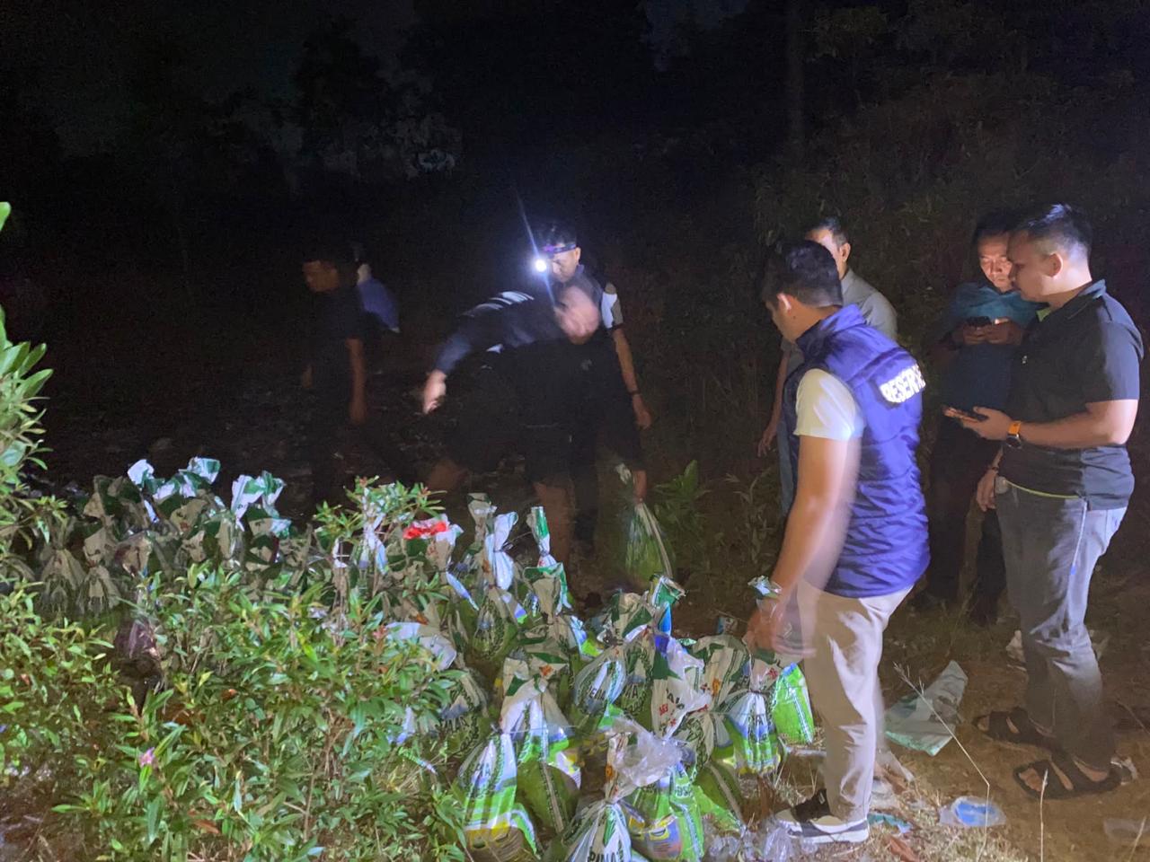Timgab Polda Babel dan Satlap Tricakti Temukan 56 Karung Pasir Timah Tak Bertuan Di Belitung
