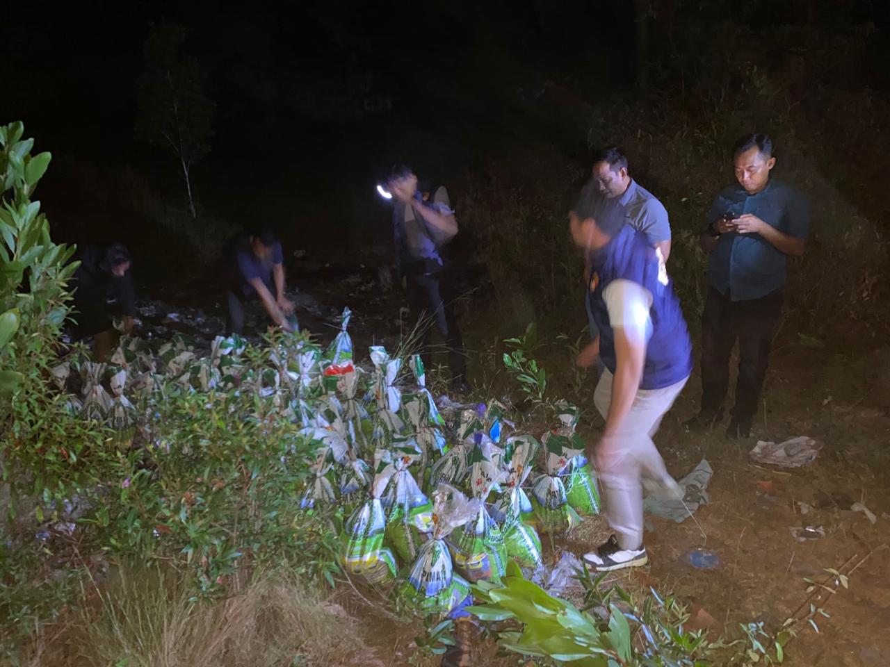 Gerak Bersama di Belitung, Timgab Polda Babel dan Satlap Tricakti Temukan Puluhan Karung Pasir Timah