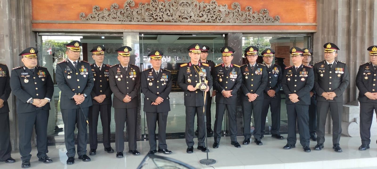 Polda Bali Kirim 5 Truk Bantuan Untuk Korban Bencana Alam NTT