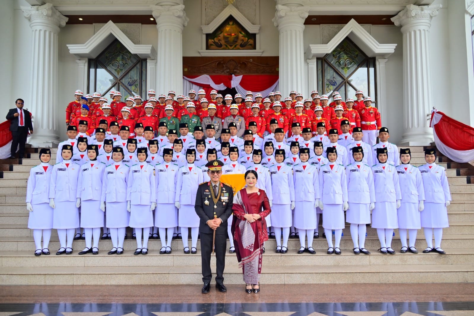 Khidmat Peringati HUT ke-81 RI, Kapolda Jambi Hadiri Upacara Pengibaran Bendera Pusaka