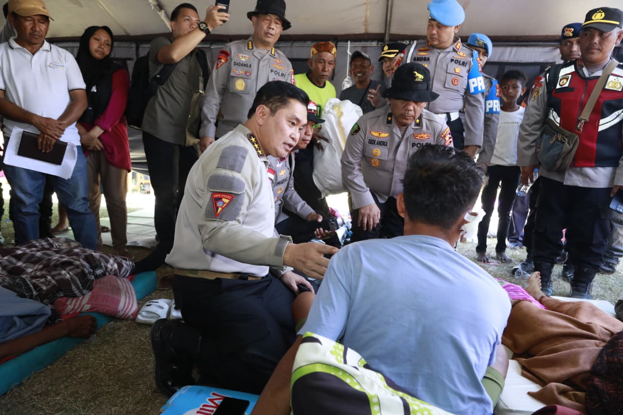 Astamaops Polri Cek Langsung Posko Pengungsi Gempa NTT, Siapkan Dukungan SAR hingga Layanan Medis