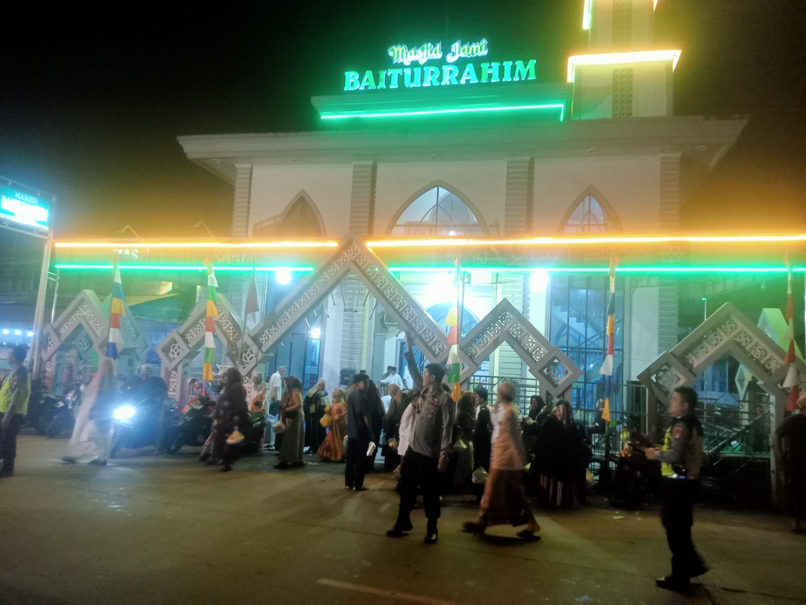 Polsek Pontianak Utara Amankan Peringatan Maulid Nabi Muhammad SAW di Masjid Baiturrahman