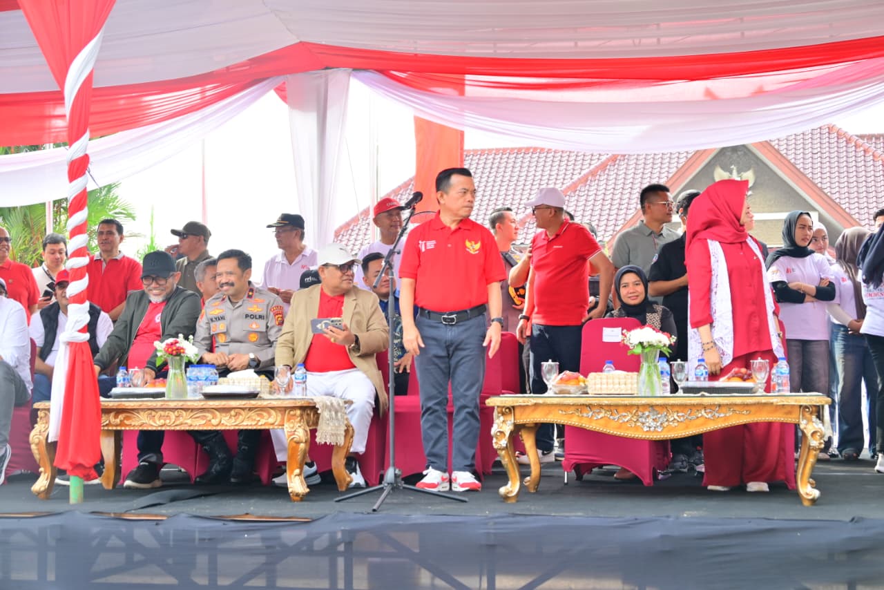 Kobarkan Semangat Nasionalisme, Wakapolda Jambi Saksikan Pawai Pembangunan dan Karnaval Kemerdekaan