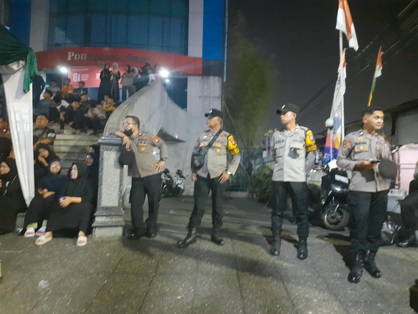 Polsek Pontianak Selatan Perkuat Pengamanan Sholawat Akbar dan Haul Habib Muhammad Al Muthahar ke-115