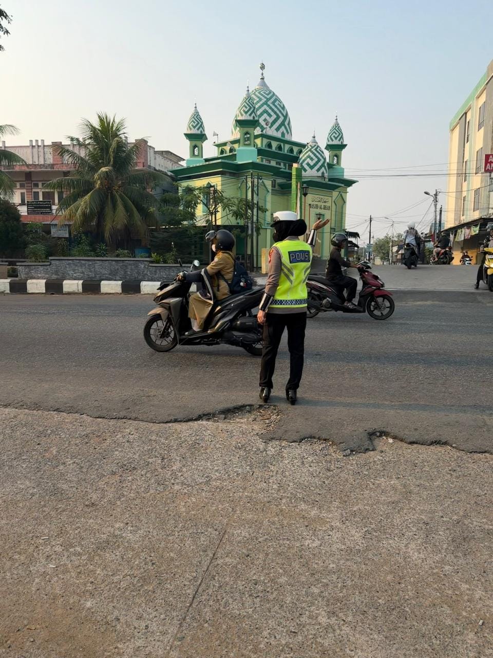 Cegah Kemacetan dan Kecelakaan, Polsek Pontianak Barat Intensifkan Strong Point Pagi