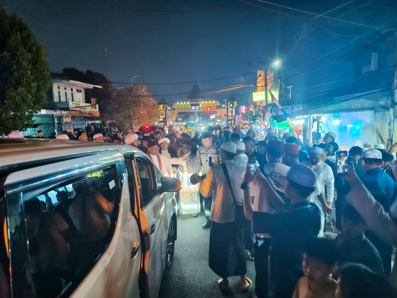 Ciptakan Situasi Kondusif, Kapolsek Pontianak Timur Laksanakan Pengamanan Kedatangan Habib Syec