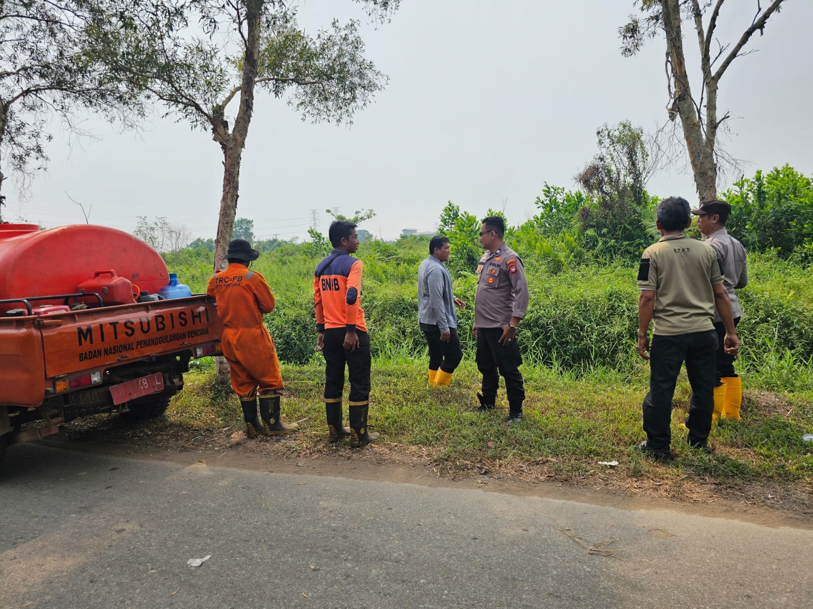 Patroli Bersama Damkar, Polsek Pontianak Barat Tingkatkan Kewaspadaan terhadap Karhutla