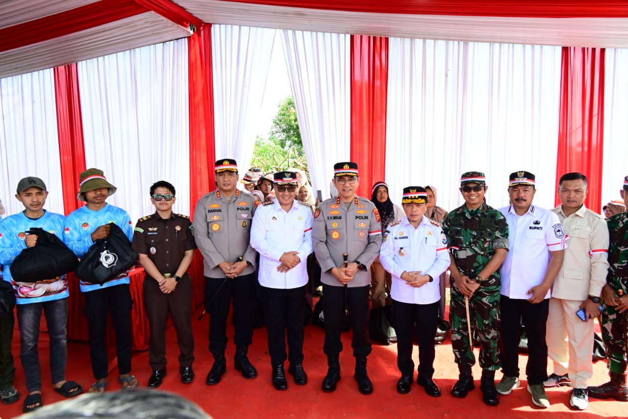 Perkuat Ketahanan Pangan, Polda Jambi Laksanakan Penanaman Bawang Putih di Kayu Aro