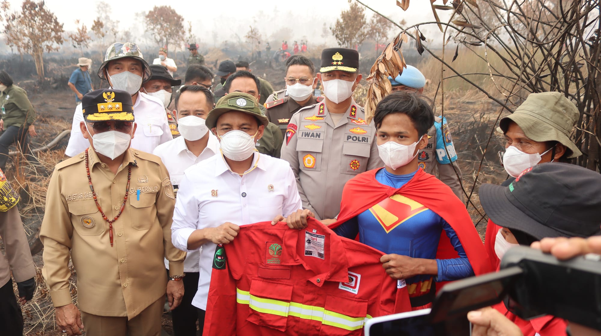 Tinjau Karhutla Tumbang Nusa, Kapolda Kalteng Bersama Menteri Kehutanan Cek Kondisi Lapangan