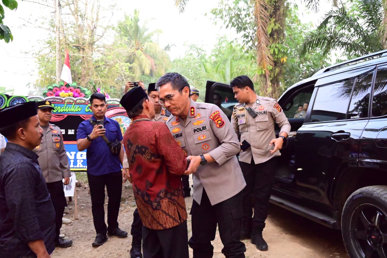 Kapolda Jambi Sampaikan Belasungkawa, Silaturahmi ke Kediaman Ketua MUI Provinsi Jambi di Merangin