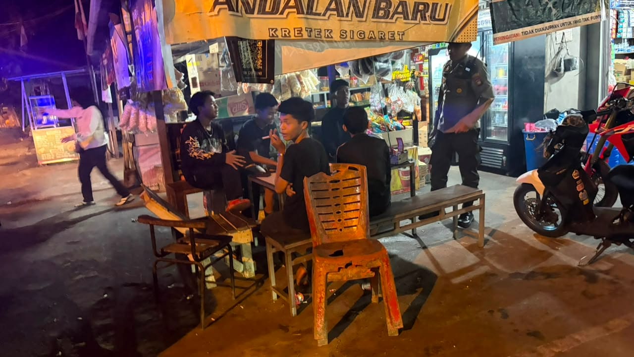 Ciptakan Situasi Aman, Personel Enggang Polsek Pontianak Barat Sampaikan Imbauan Kamtibmas kepada Remaja