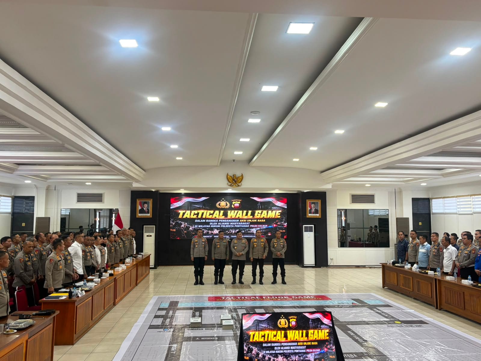 Perkuat Kesiapan Pengamanan, Kapolda Kalbar Pimpin Tactical Wall Game di Wilayah Polresta Pontianak