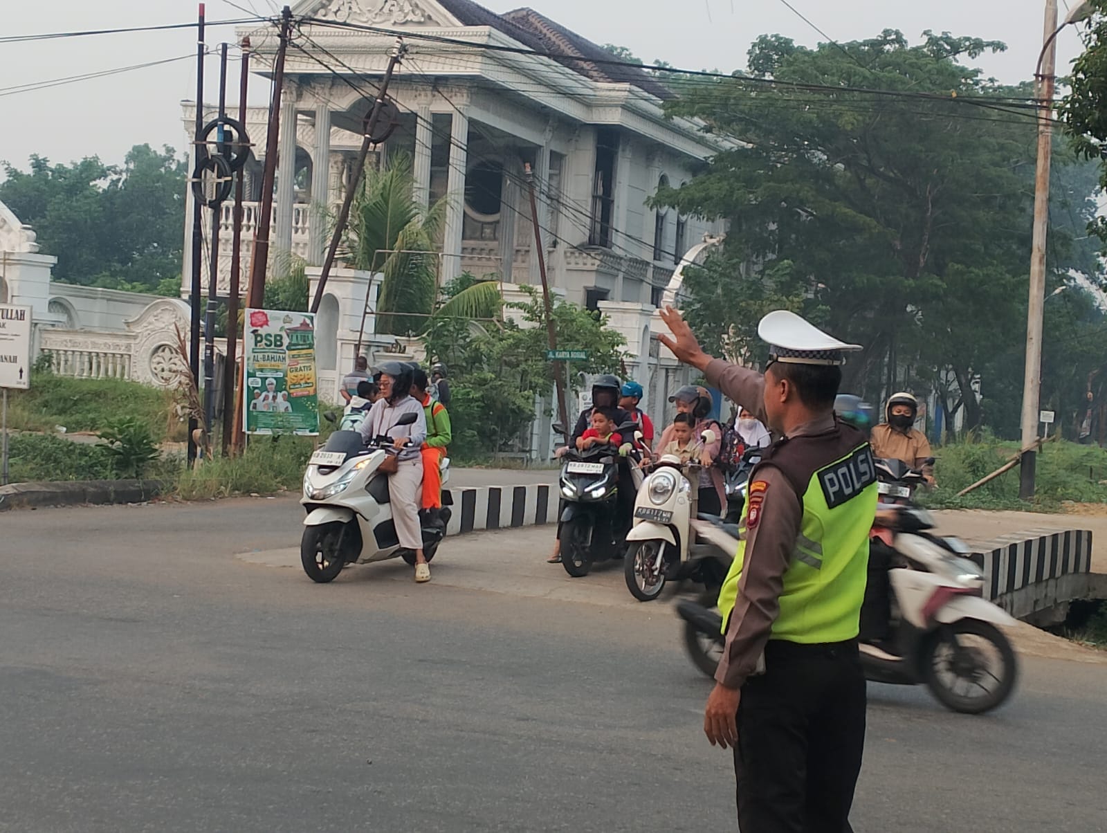 Cegah Kemacetan, Unit Lantas Polsek Pontianak Kota Hadir Atur Arus Lalu Lintas