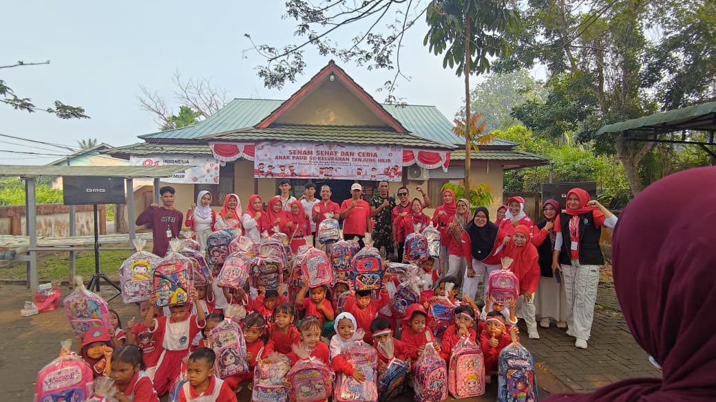 Jaga Kebugaran dan Kekompakan, Bhabinkamtibmas Tanjung Hilir Senam Sehat Bersama Kelurahan