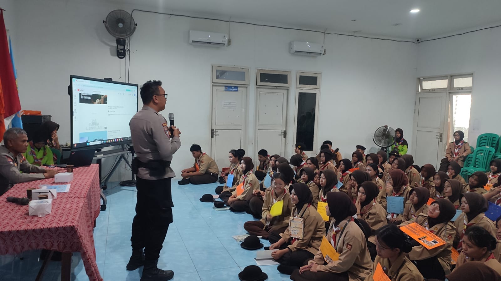 Cegah Kenakalan Remaja, Satbinmas Polresta Pontianak Edukasi Peserta Pramuka SMK Bina Dharma
