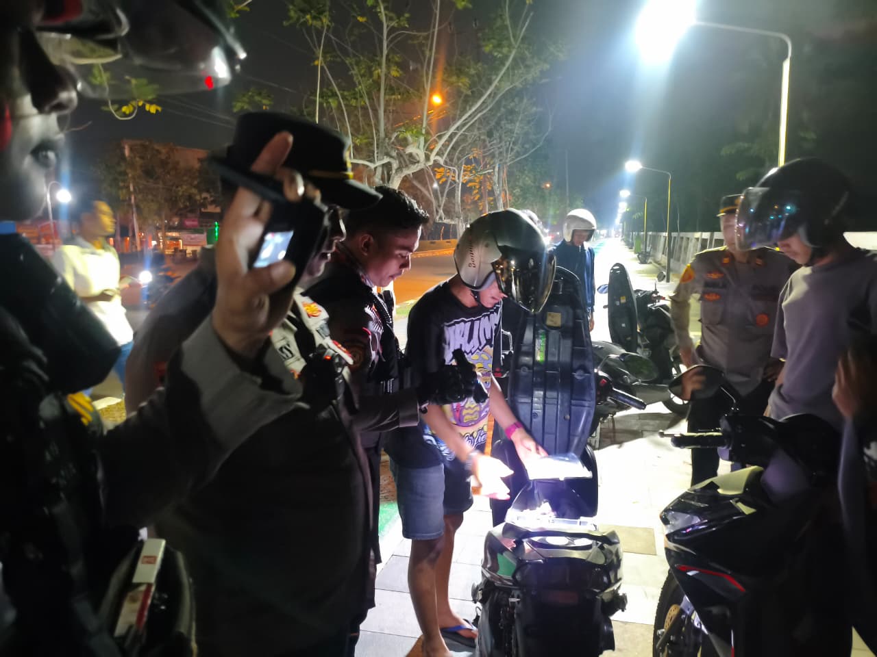 Tekan Gangguan Kamtibmas, Patroli Enggang Polresta Pontianak Intensifkan Sambang dan Patroli Malam