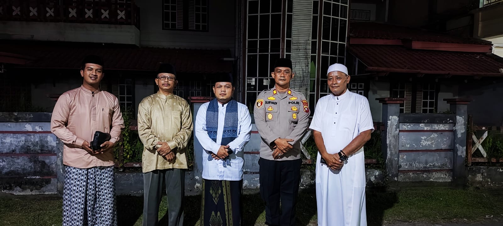 Pererat Kedekatan dengan Masyarakat, Kapolsek Pontianak Timur Hadiri Maulid Nabi Muhammad SAW