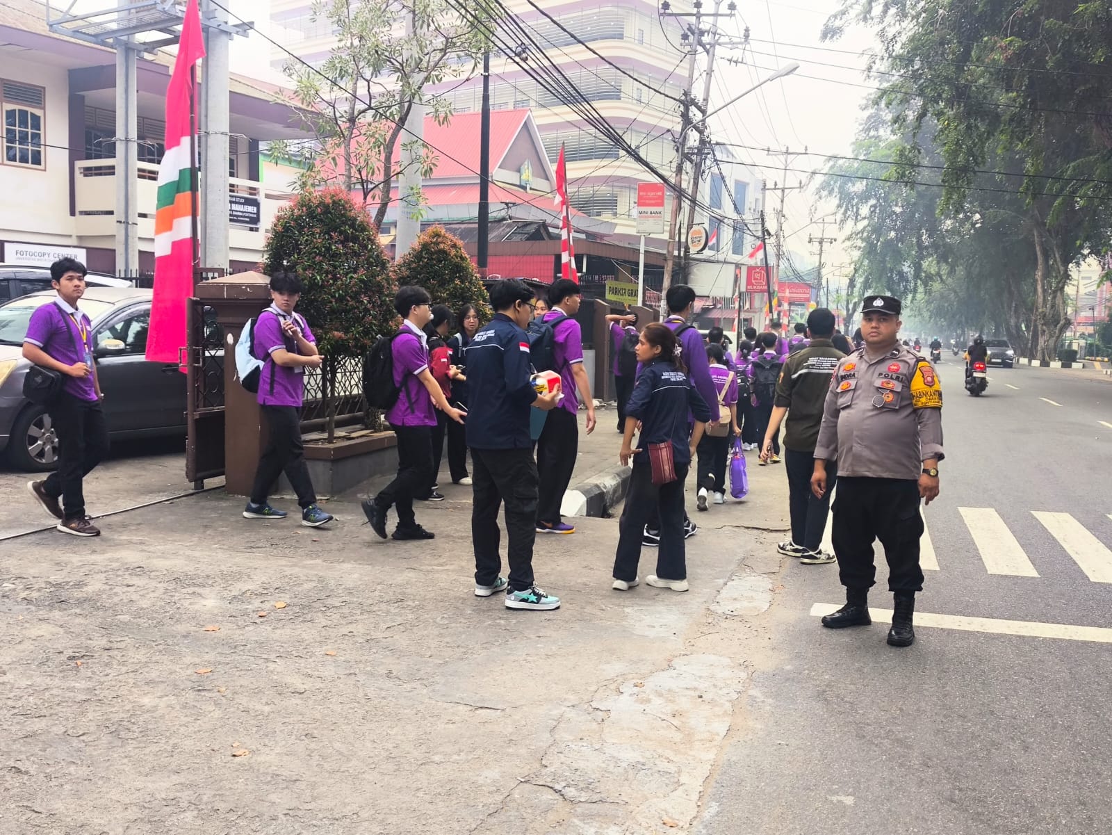 Jaga Kamtibmas, Polsek Pontianak Kota Kawal Penyambutan Mahasiswa Baru Universitas Widya Dharma