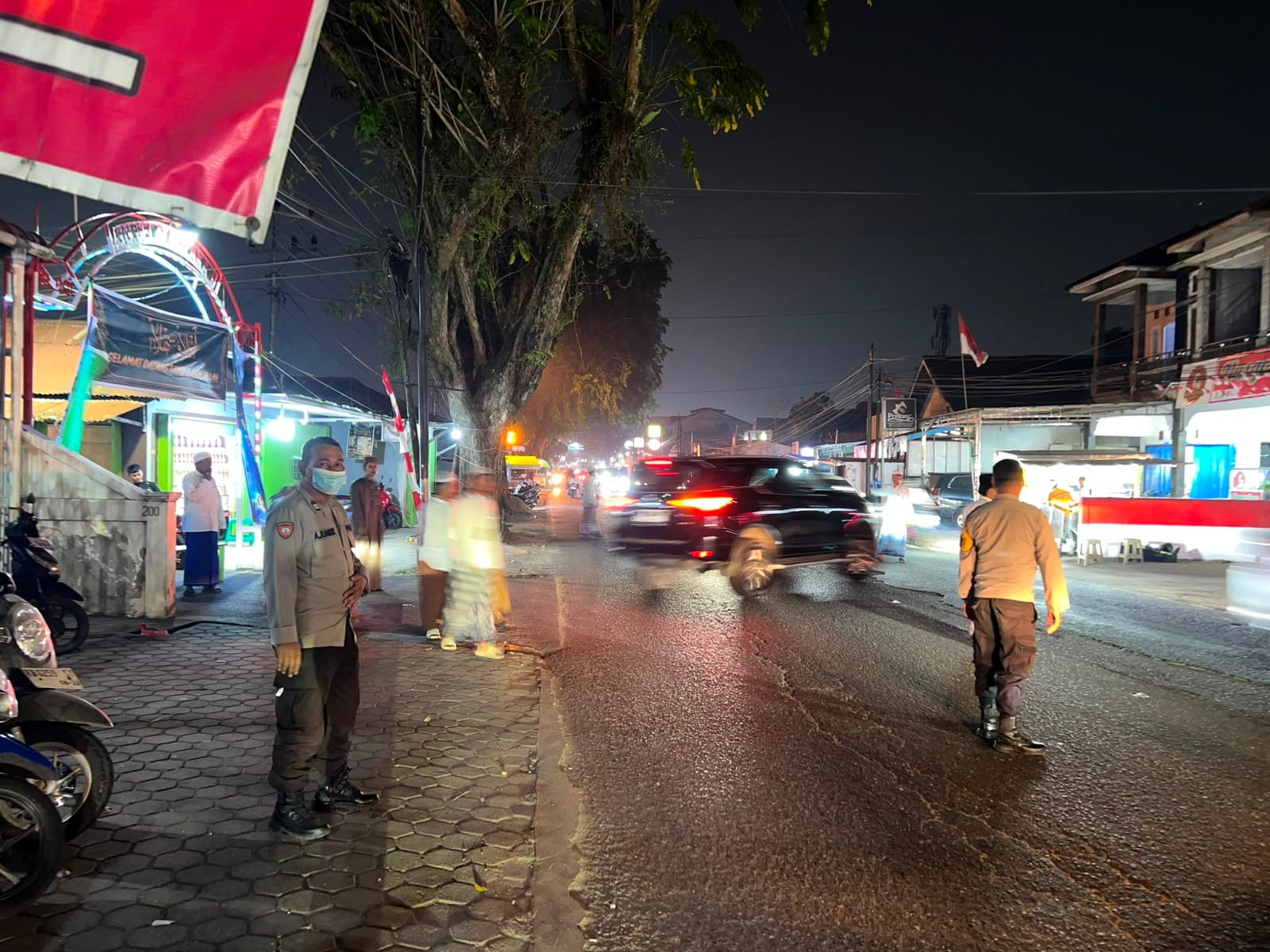 Personel Polsek Pontianak Utara Lakukan Pengamanan Maulid Nabi Muhammad S.A.W Di Gg. Selat Malaka Siantan Tengah